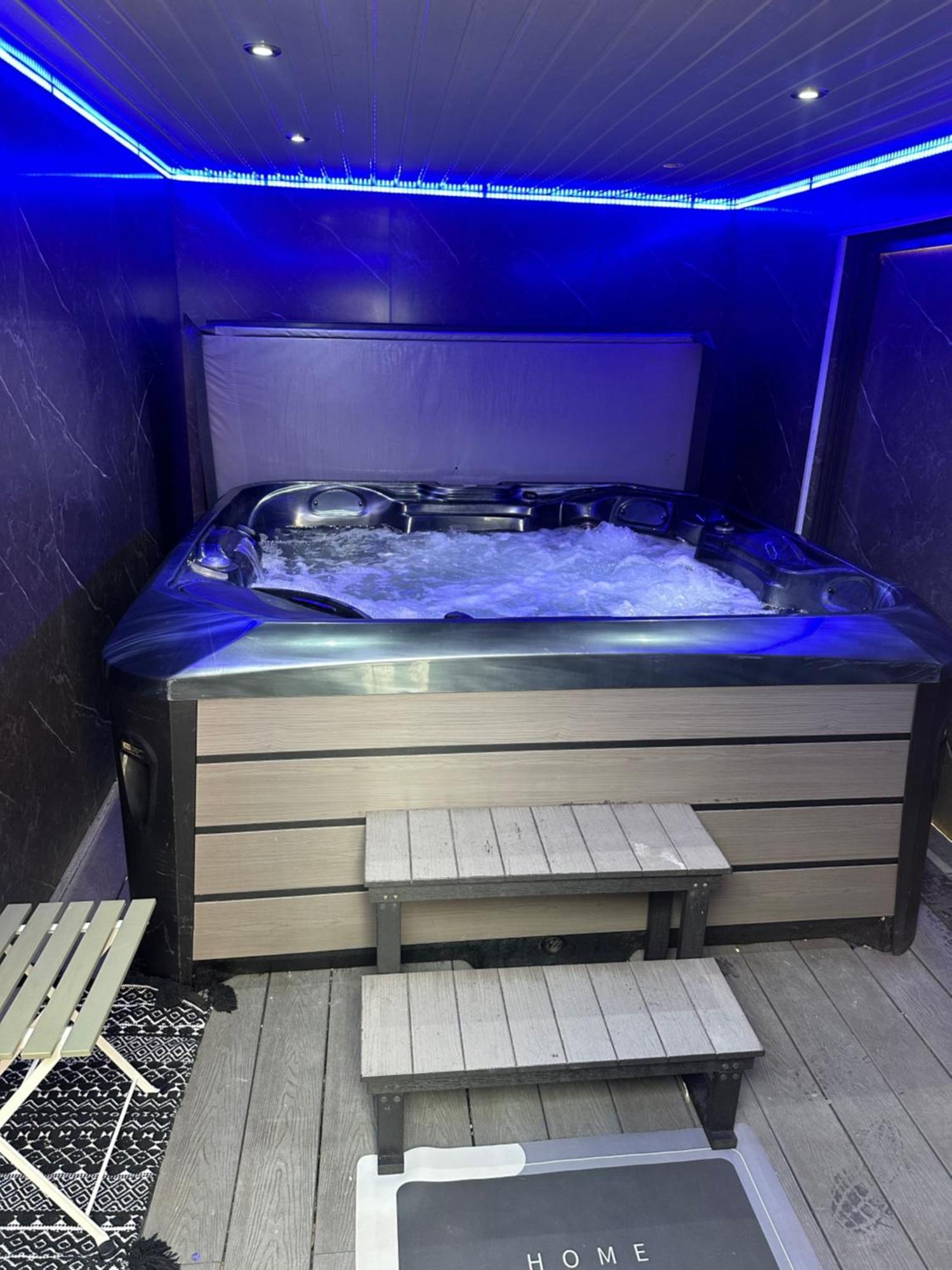 Hot Tub Hideaway Manchester