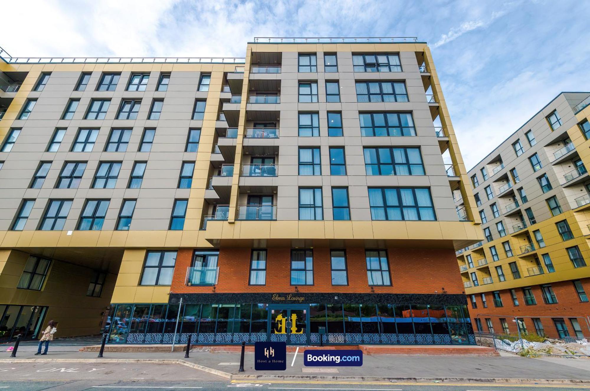 Large 2 Bedroom With Balcony By Host A *
