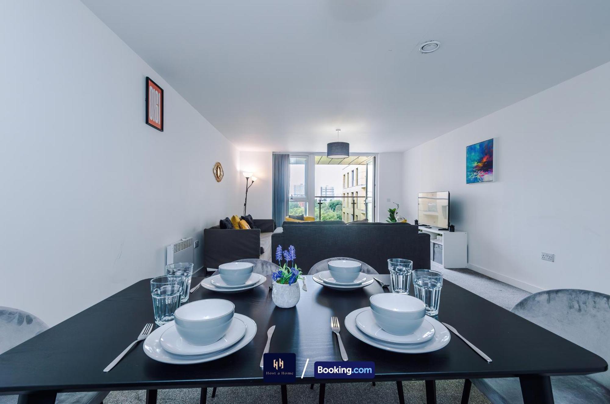 Apartment Large 2 Bedroom With Balcony By Host A *