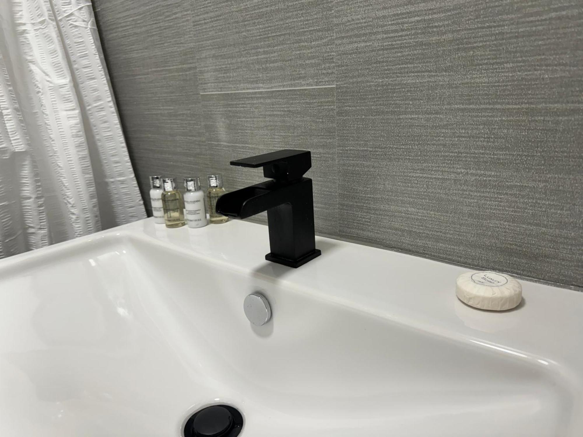 Levenshulme House - 2 Bedroom - Sleeps 6 - Free Parking & Wifi *