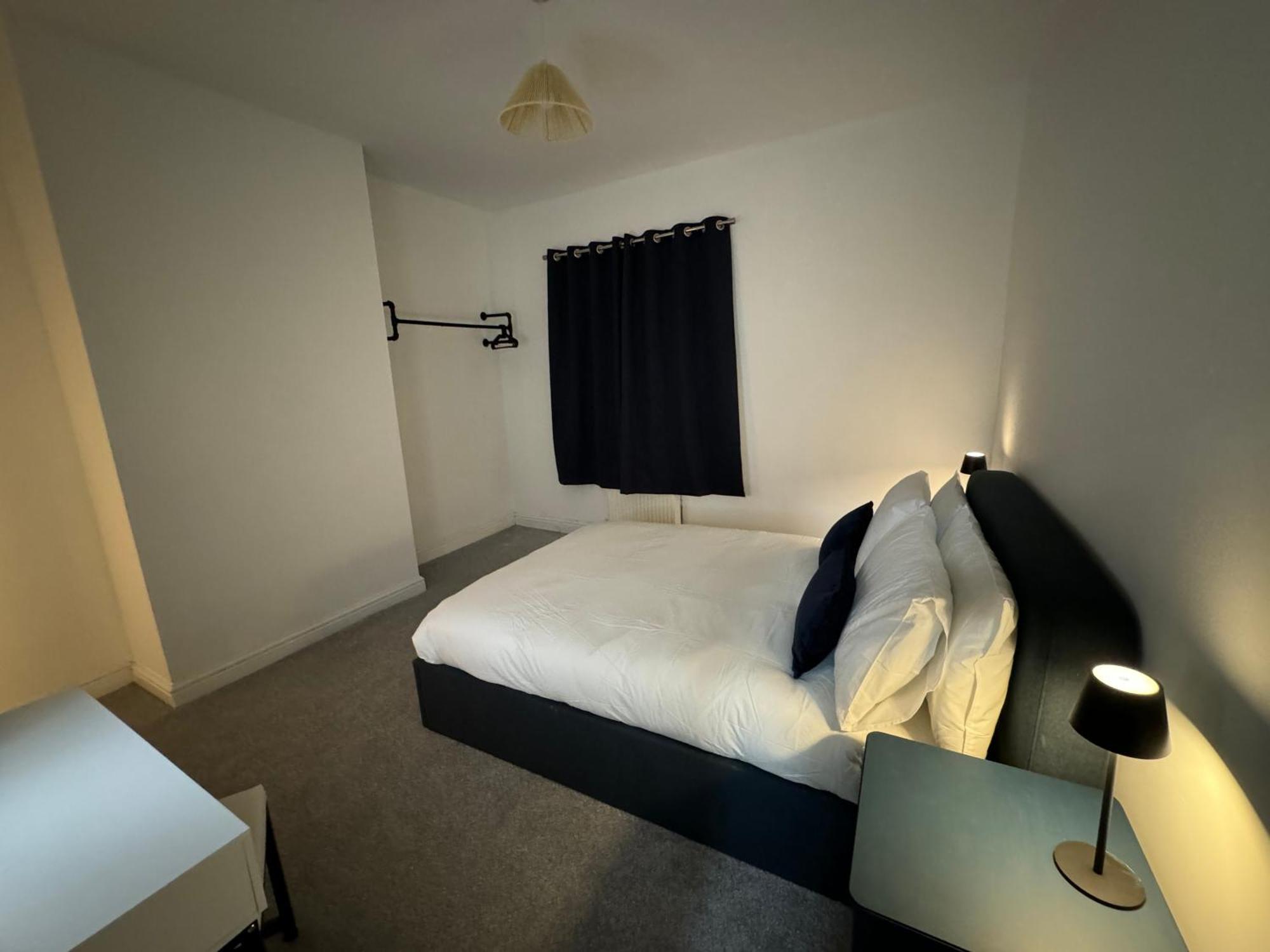 Holiday home Levenshulme House - 2 Bedroom - Sleeps 6 - Free Parking & Wifi Manchester