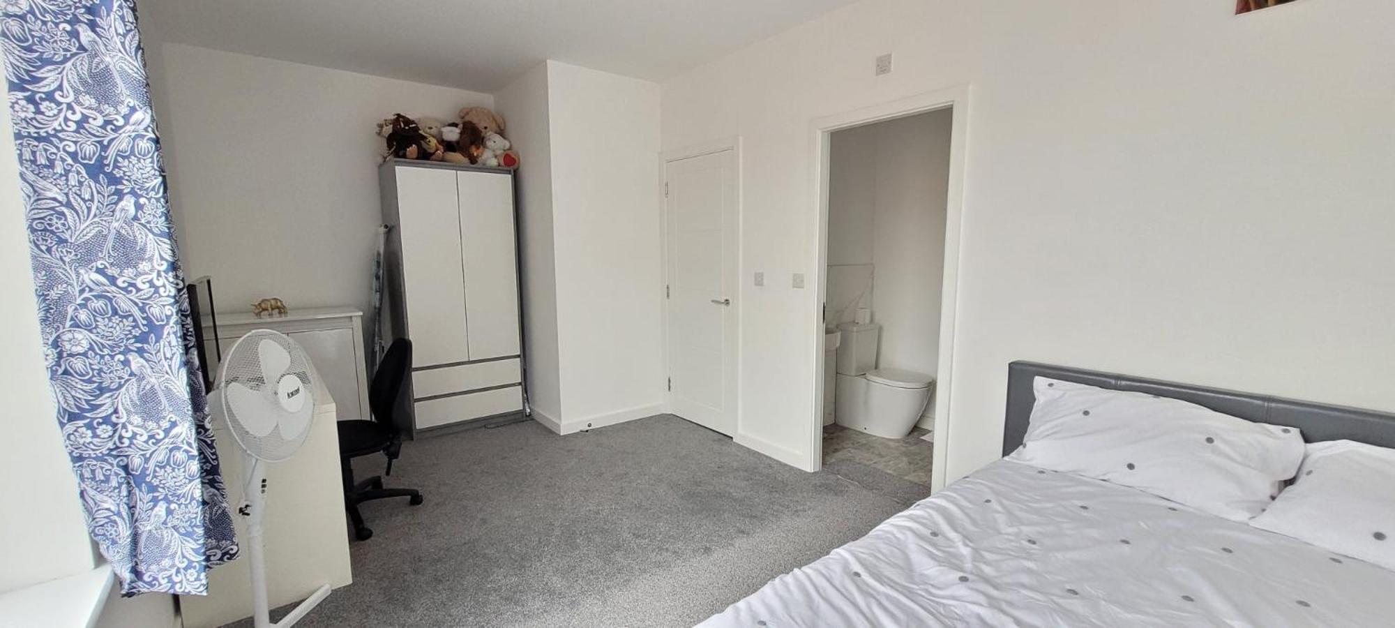 Stretford Townhouse Bedroom Homestay *