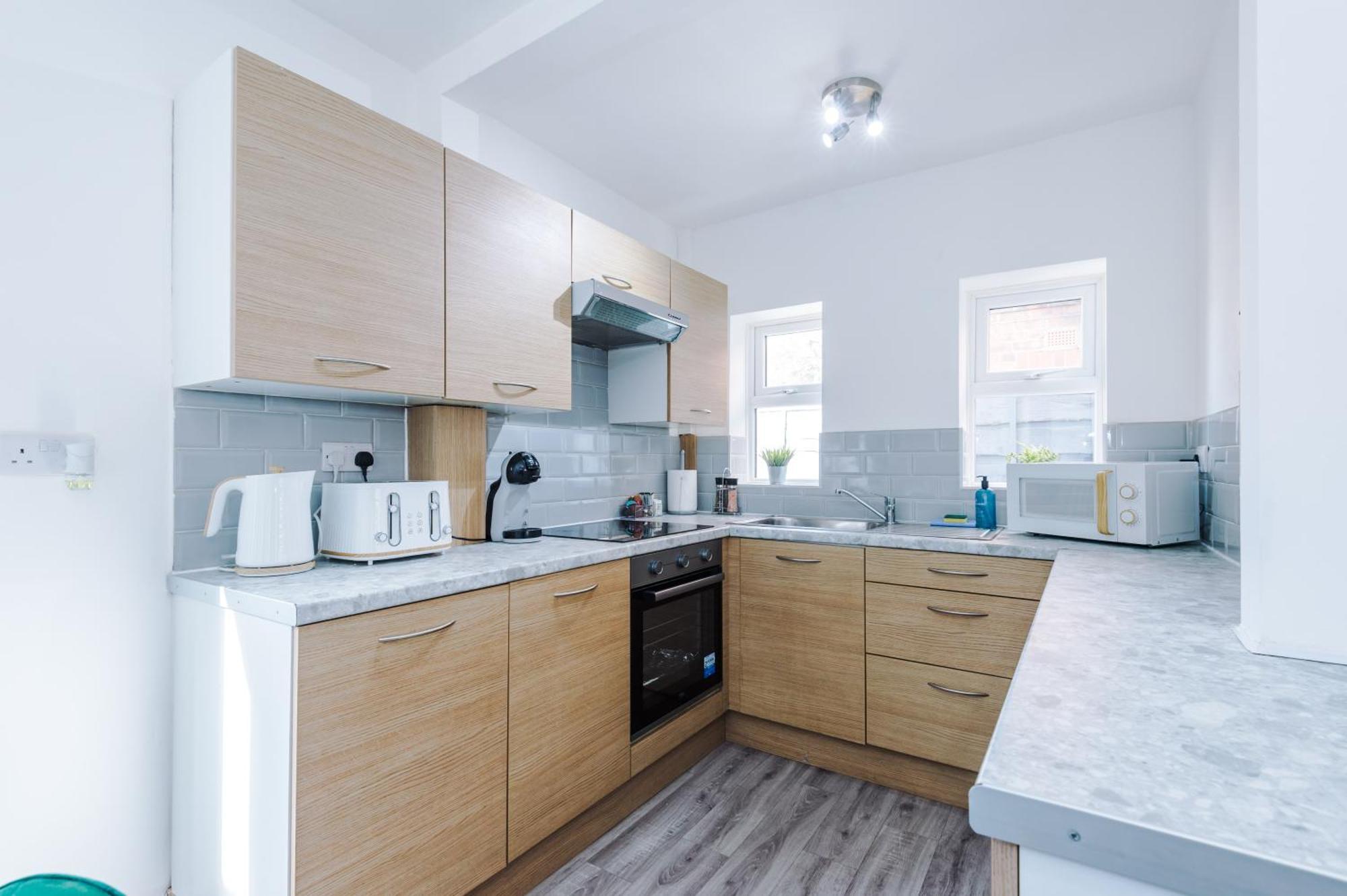 New! 3-bed In By 53 Degrees Property, Ideal For Long-term Corporate & Business Stays, Free Parking! Holiday home