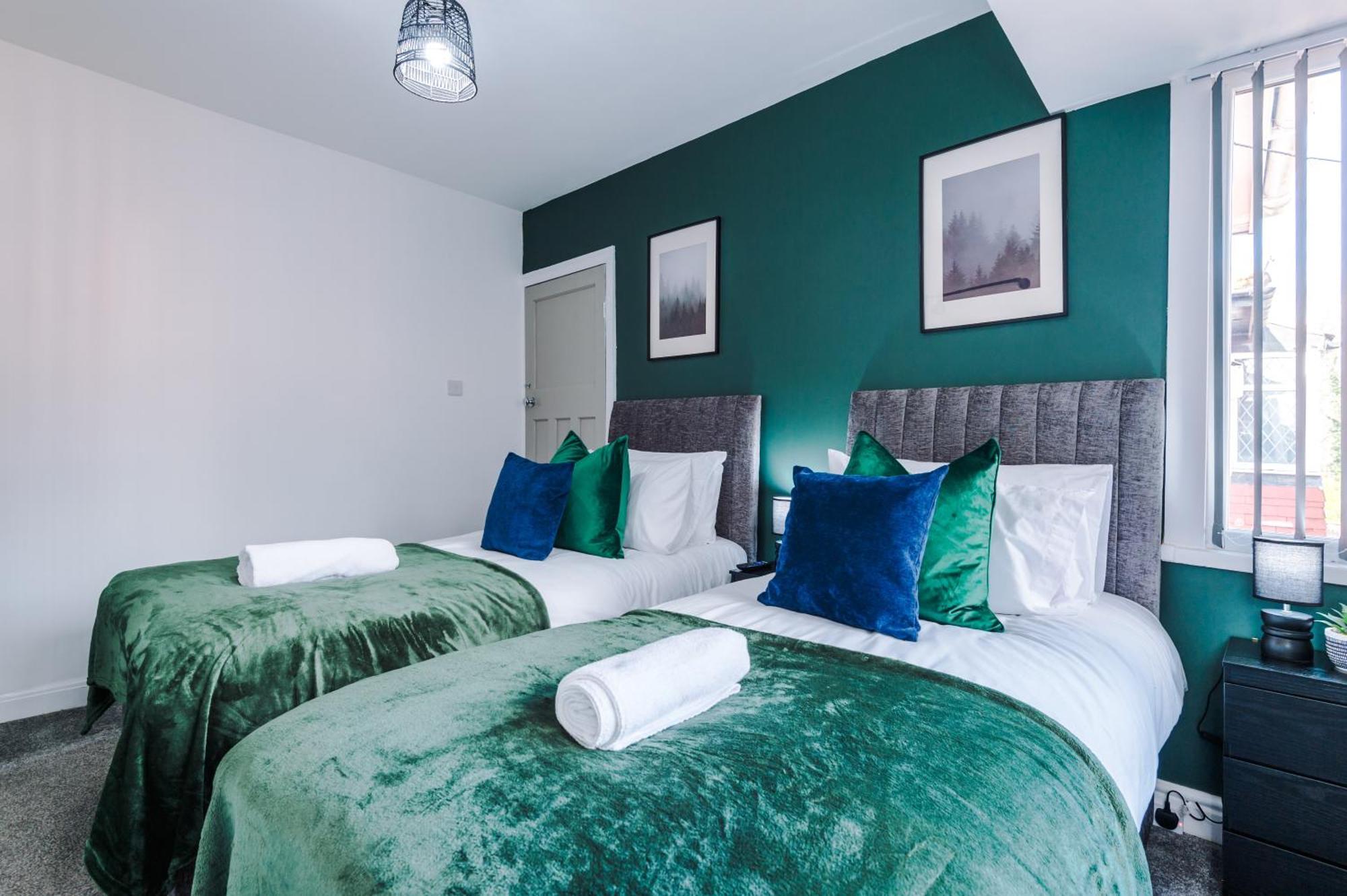Holiday home New! 3-bed In By 53 Degrees Property, Ideal For Long-term Corporate & Business Stays, Free Parking! Manchester