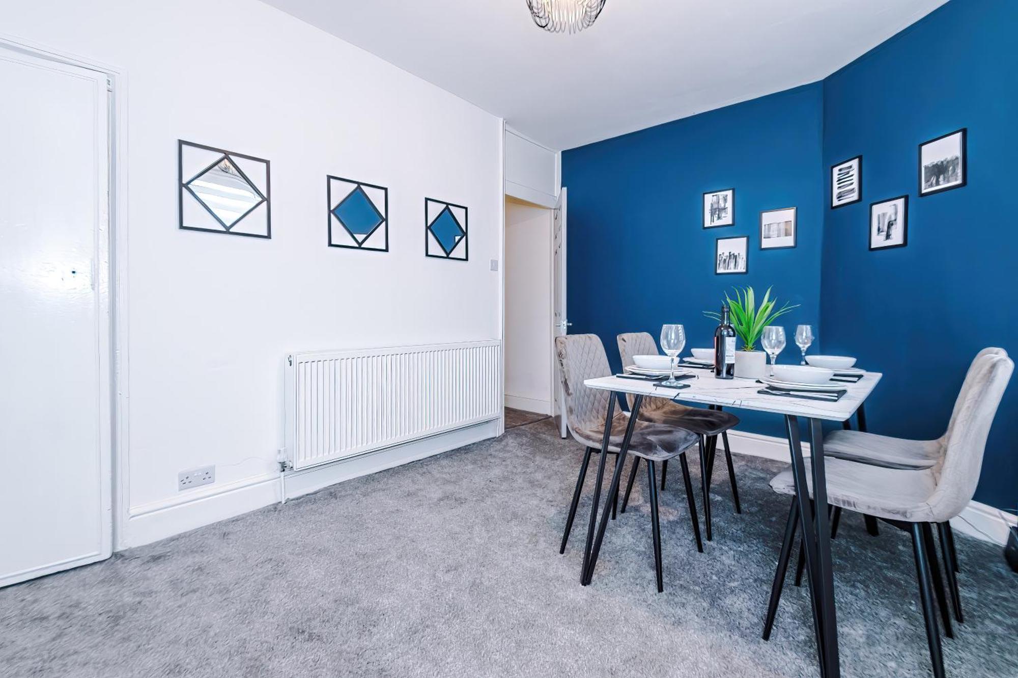 New! 3-bed House In By 53 Degrees Property, Ideal For Contractors, Business & Long Term, Free Parking! * Manchester
