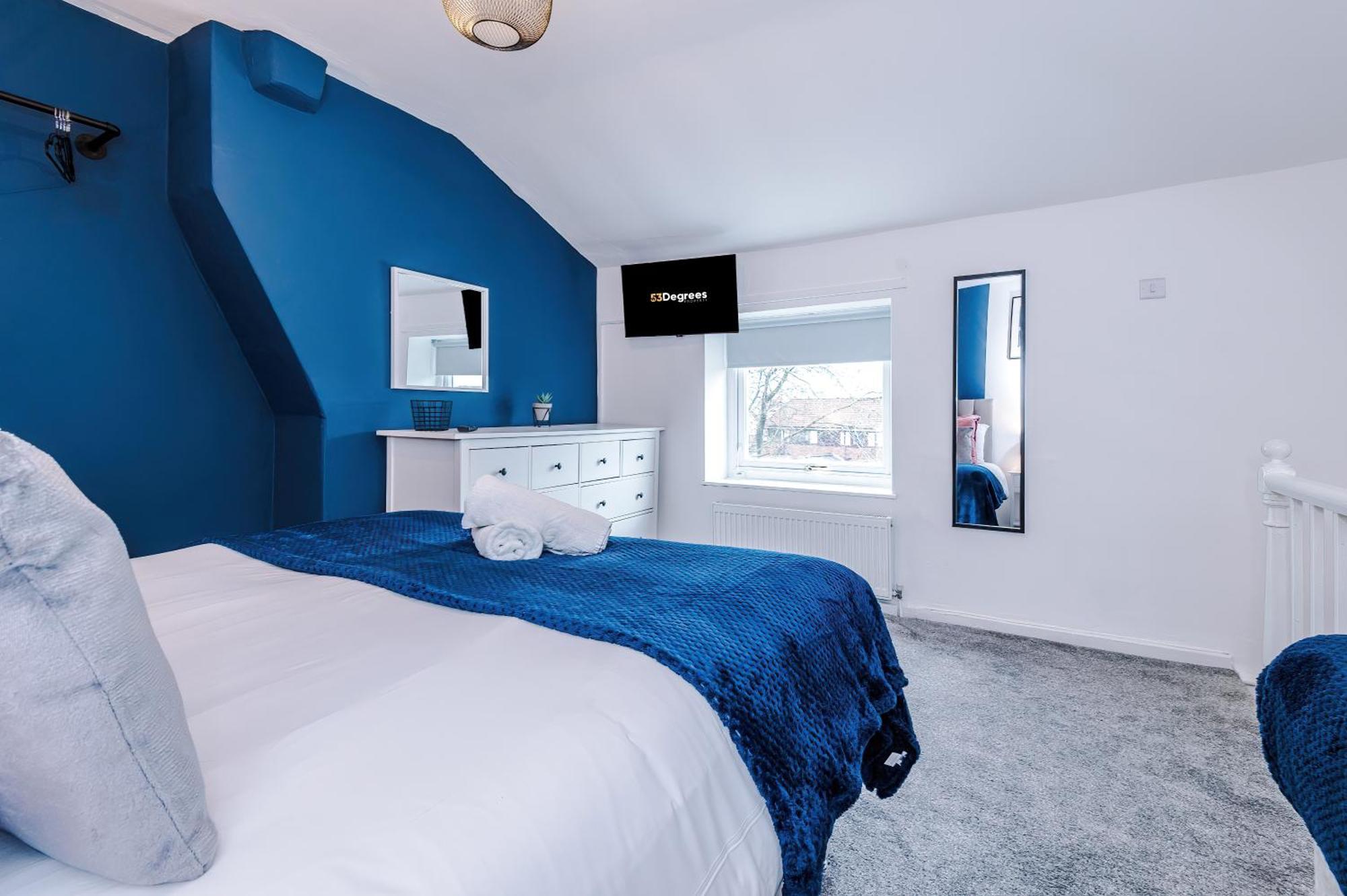 New! 3-bed House In By 53 Degrees Property, Ideal For Contractors, Business & Long Term, Free Parking! *