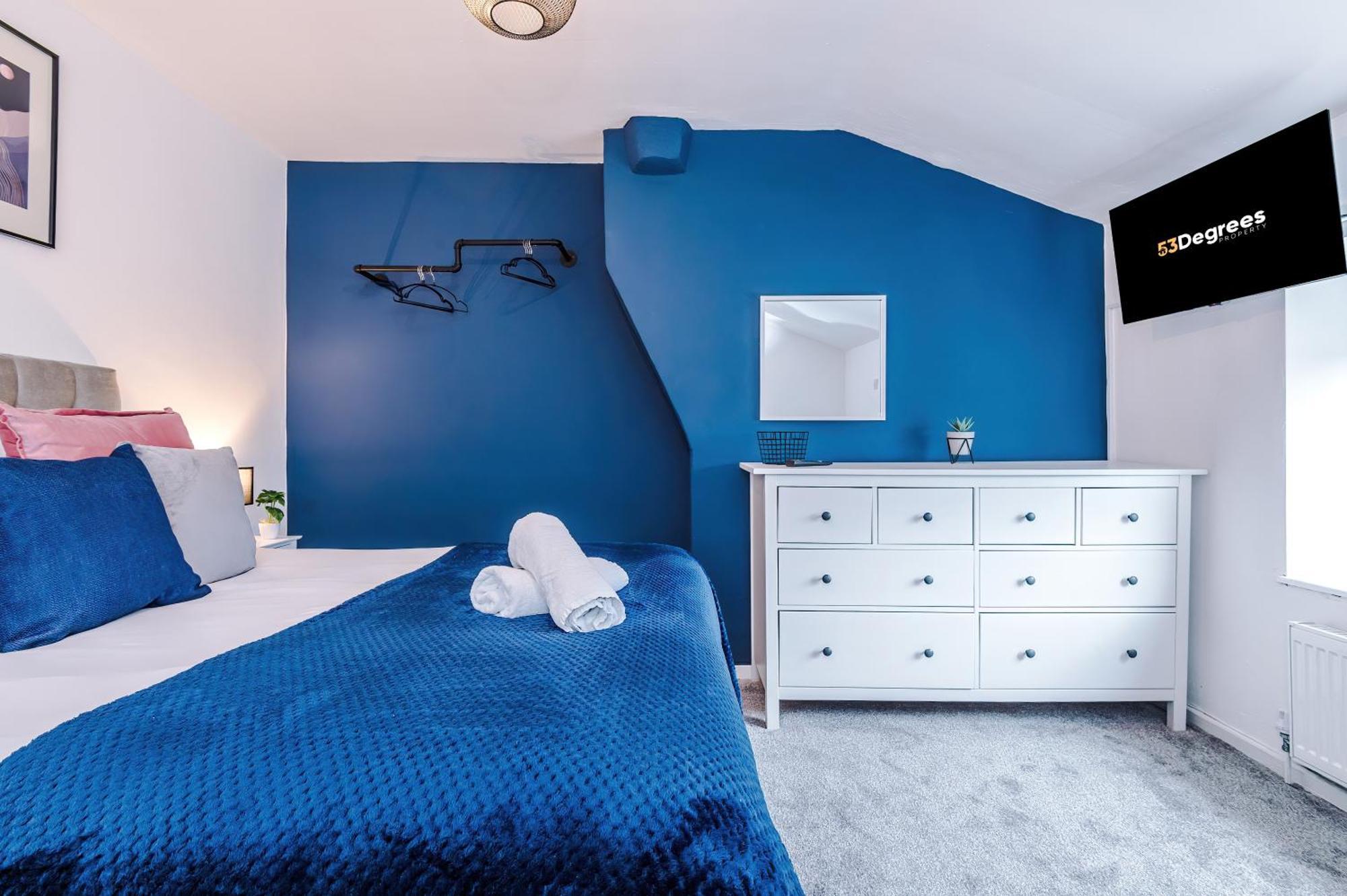 Holiday home New! 3-bed House In By 53 Degrees Property, Ideal For Contractors, Business & Long Term, Free Parking! Manchester