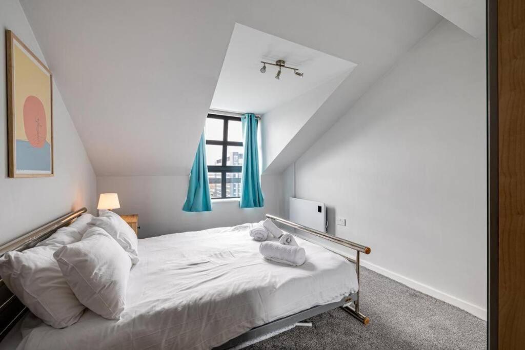 Large 2 Bed 2 Bath Manchester