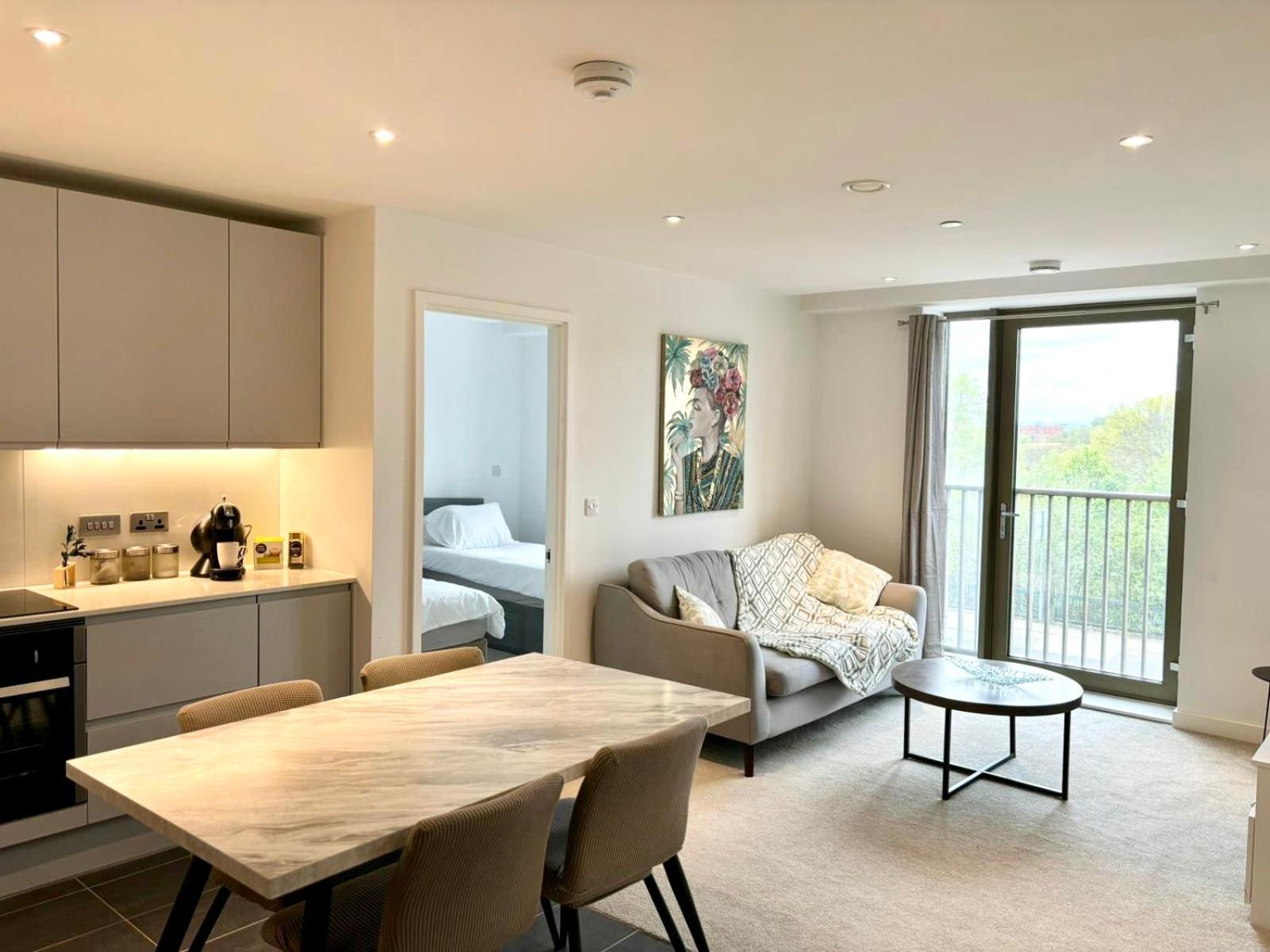 Entire Luxury City Centre With Pool & Jacuzzi