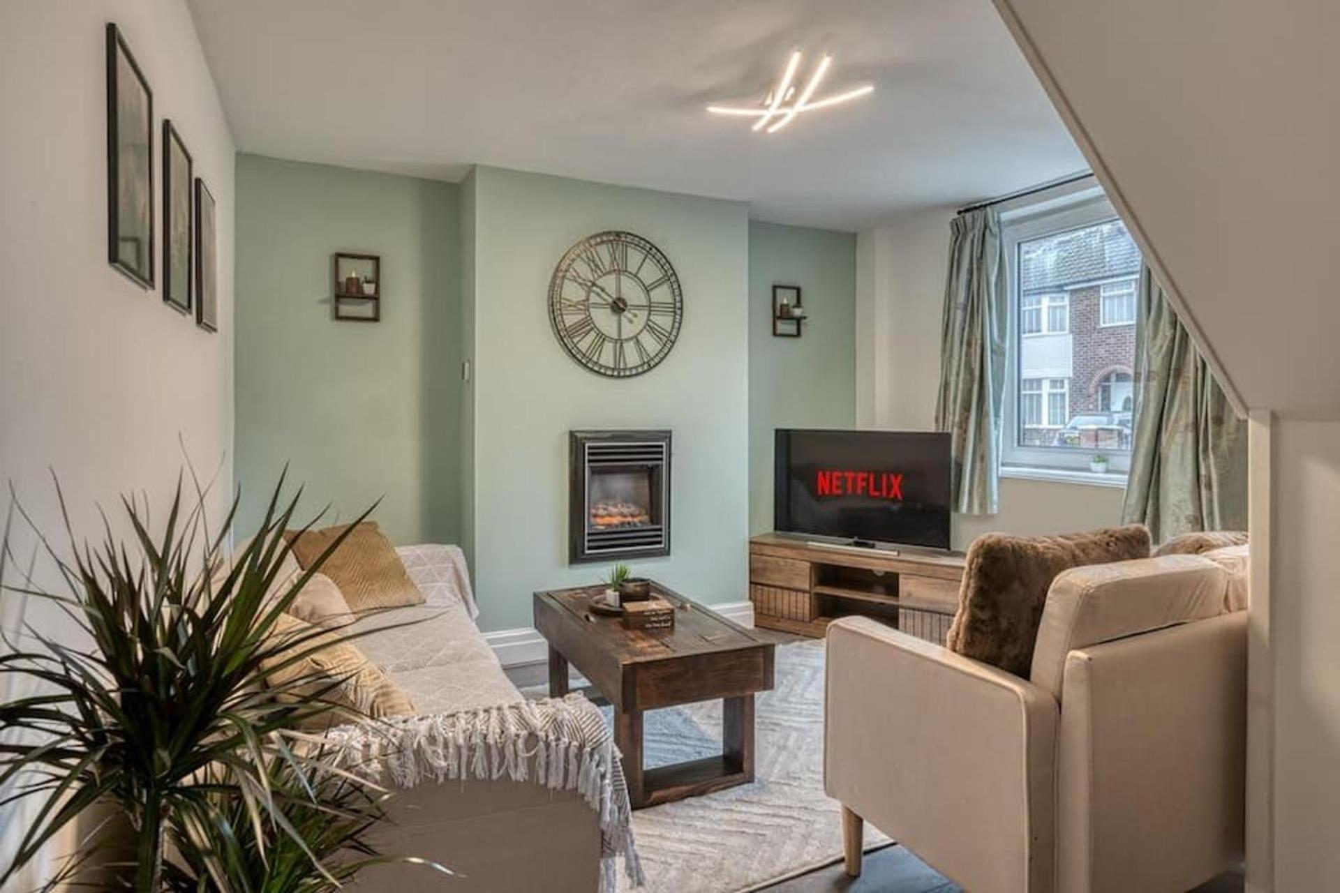 Charming Trafford Retreat Pets Welcome Holiday home