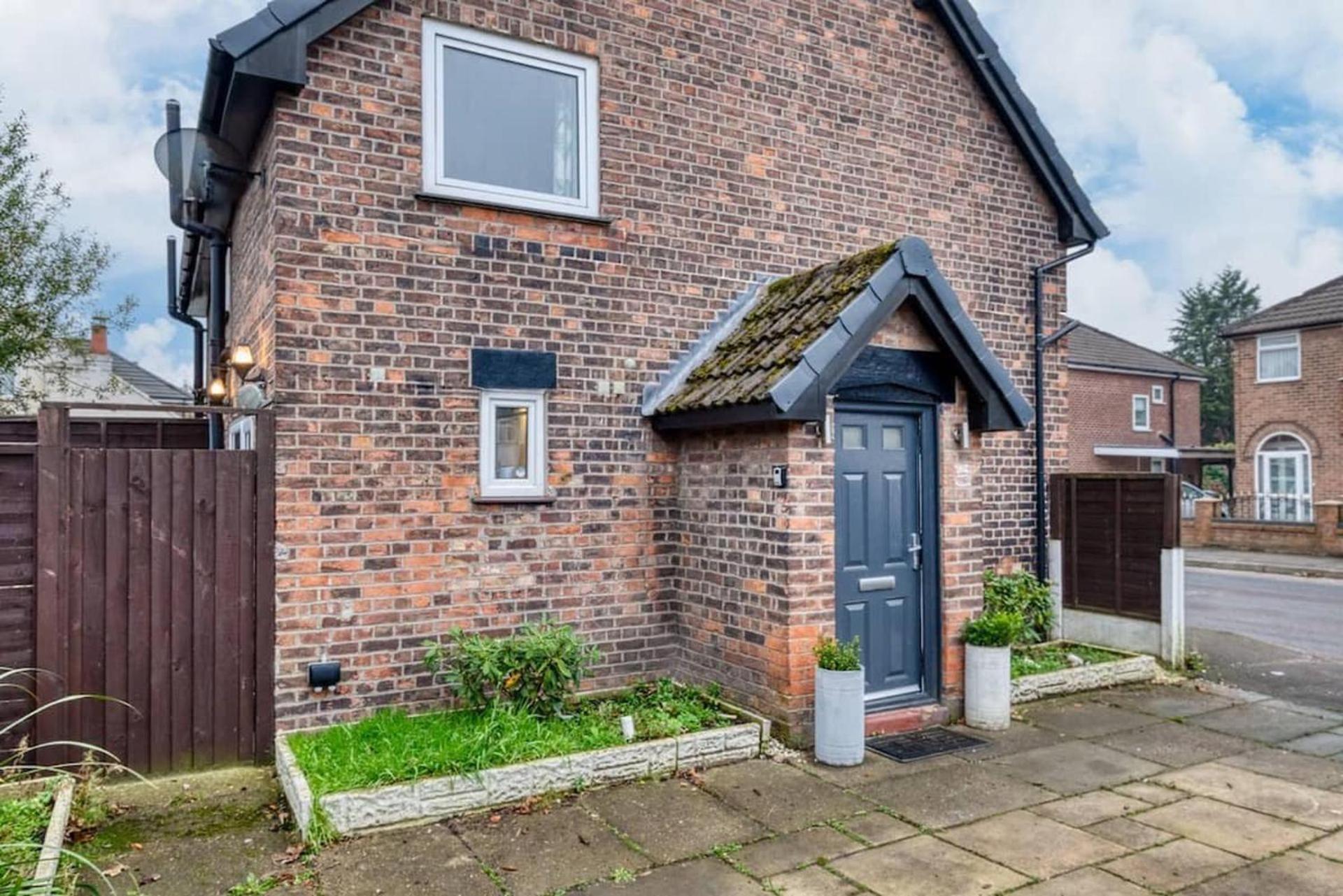 Holiday home Charming Trafford Retreat Pets Welcome Manchester
