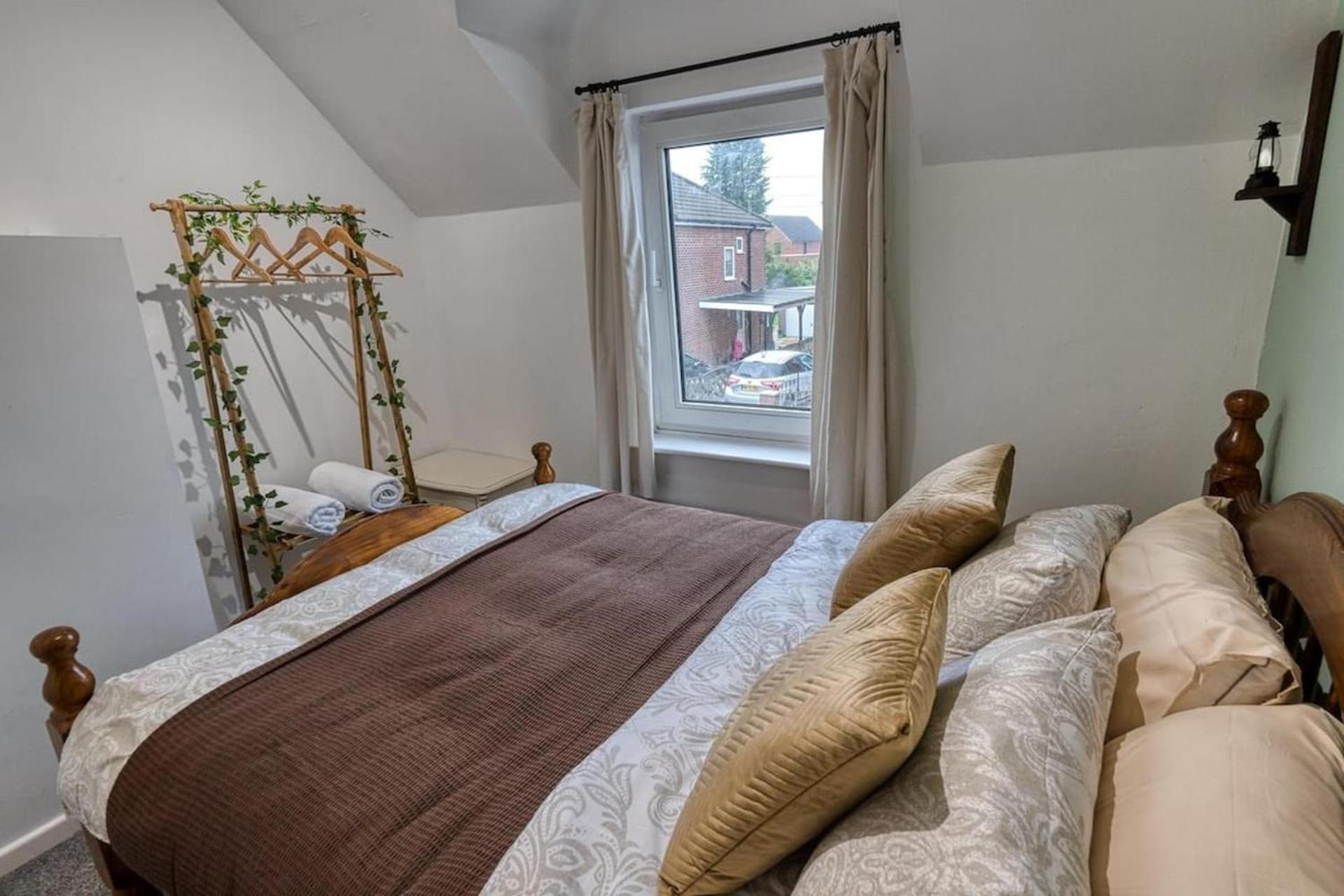Charming Trafford Retreat Pets Welcome Holiday home