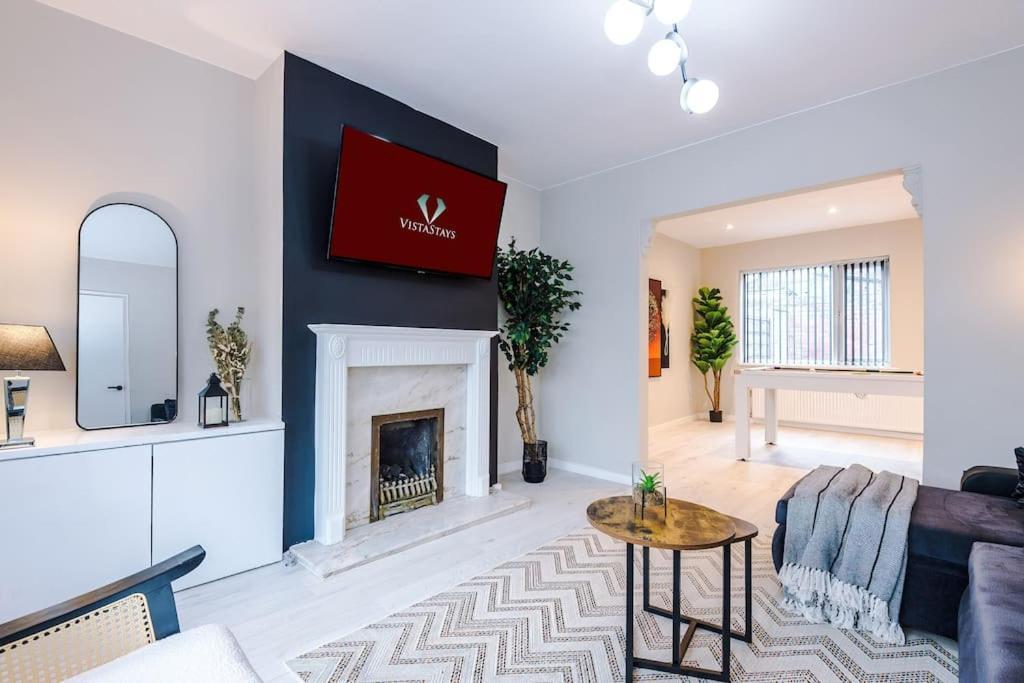 Stylish 3 Bed In Salford W Pool Table And Ps4 By Vista Short Lets Salford Apartment