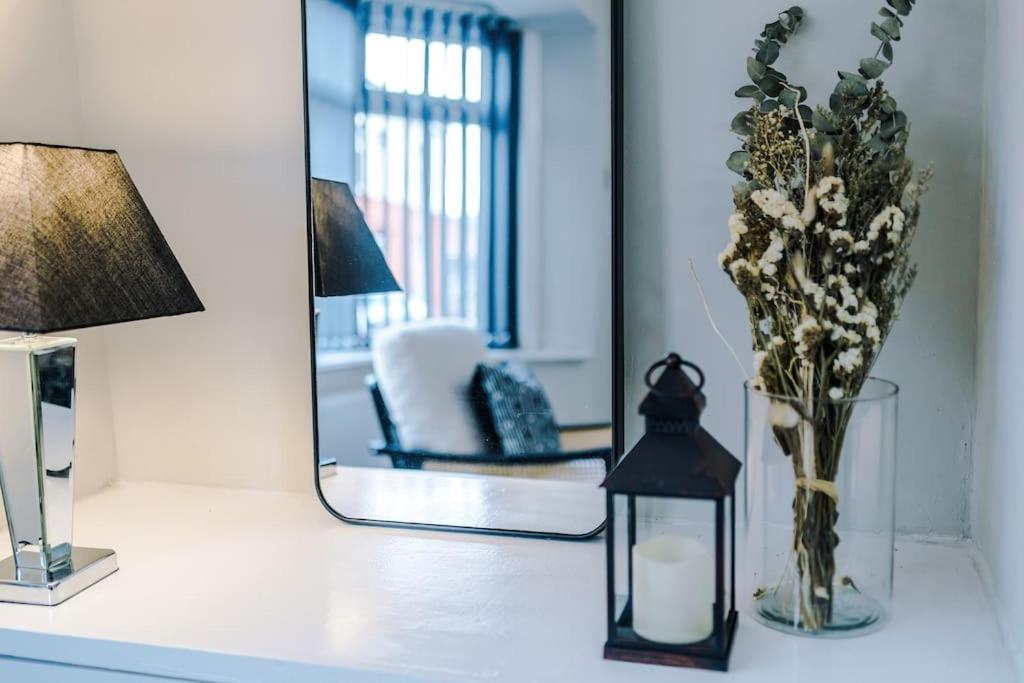 Stylish 3 Bed In Salford W Pool Table And Ps4 By Vista Short Lets Salford Apartment *