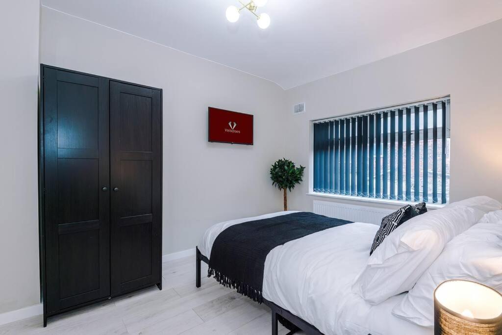 Apartment Stylish 3 Bed In Salford W Pool Table And Ps4 By Vista Short Lets Salford Manchester
