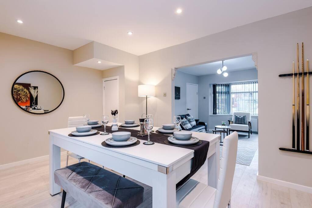 Stylish 3 Bed In Salford W Pool Table And Ps4 By Vista Short Lets Salford