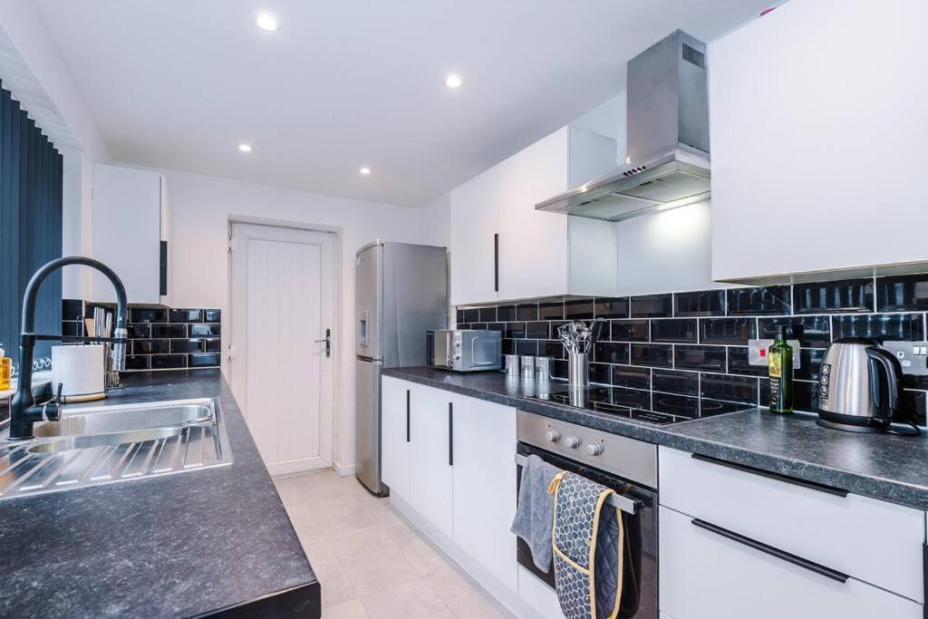 Apartment Stylish 3 Bed In Salford W Pool Table And Ps4 By Vista Short Lets Salford *