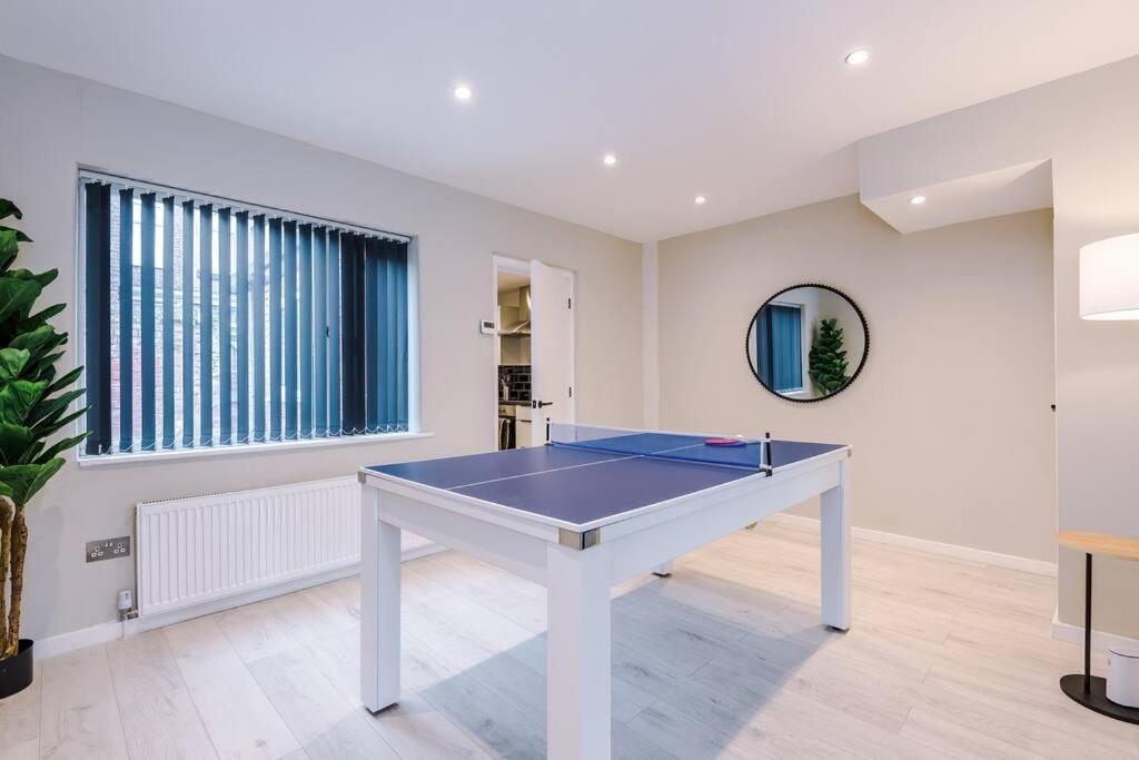 Stylish 3 Bed In Salford W Pool Table And Ps4 By Vista Short Lets Salford Apartment Manchester