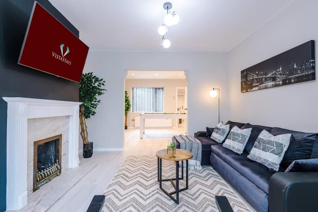 Stylish 3 Bed In Salford W Pool Table And Ps4 By Vista Short Lets Salford Manchester