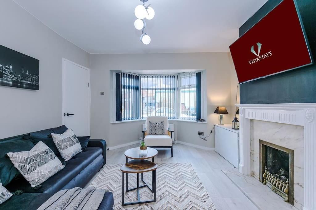 Apartment Stylish 3 Bed In Salford W Pool Table And Ps4 By Vista Short Lets Salford Manchester