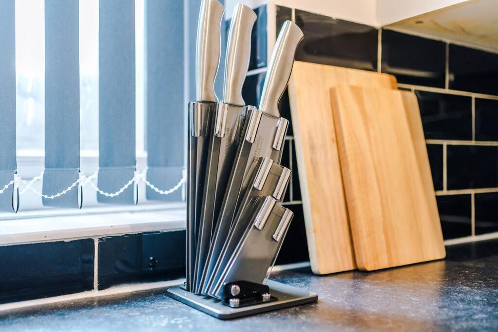 Stylish 3 Bed In Salford W Pool Table And Ps4 By Vista Short Lets Salford Apartment
