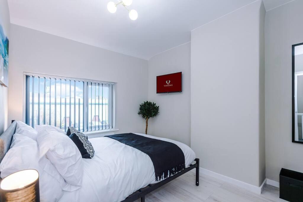 Apartment Stylish 3 Bed In Salford W Pool Table And Ps4 By Vista Short Lets Salford Manchester