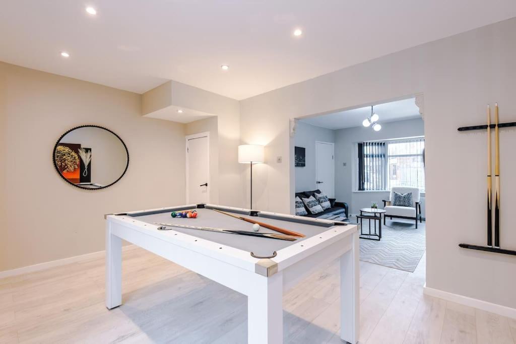 Apartment Stylish 3 Bed In Salford W Pool Table And Ps4 By Vista Short Lets Salford *