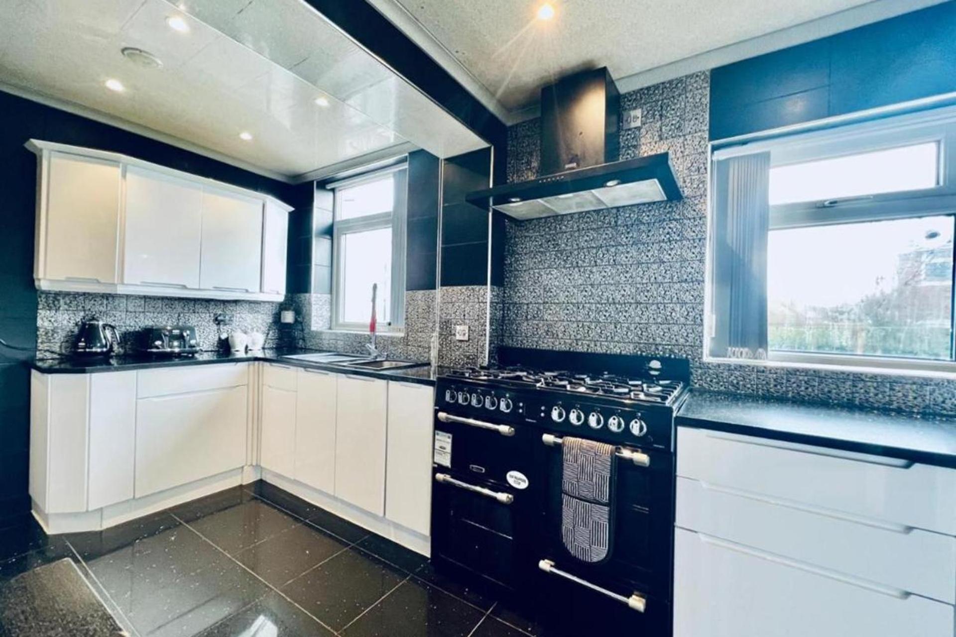 Sweet - Spacious 7br House Manchester