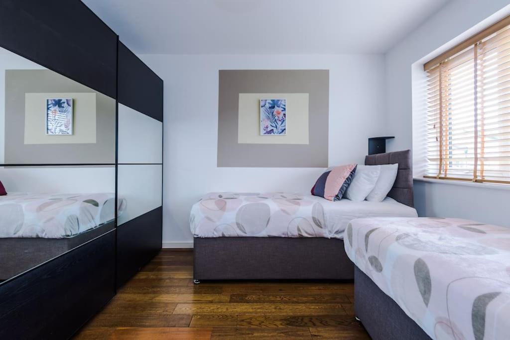 Modern Townhouse Near Coop Live Etihad Holiday home