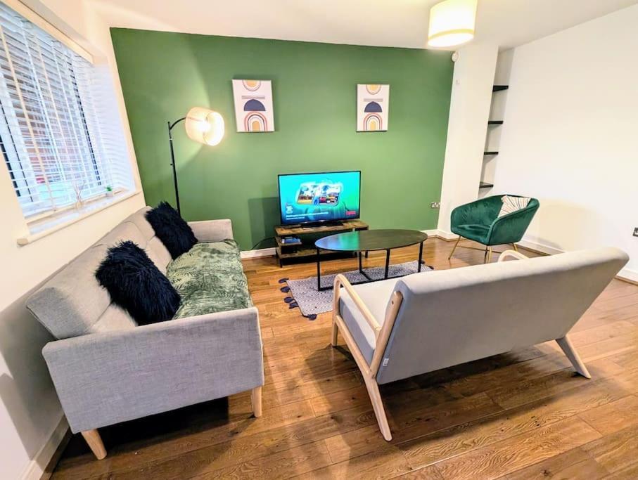 Modern Townhouse Near Coop Live Etihad Holiday home Manchester