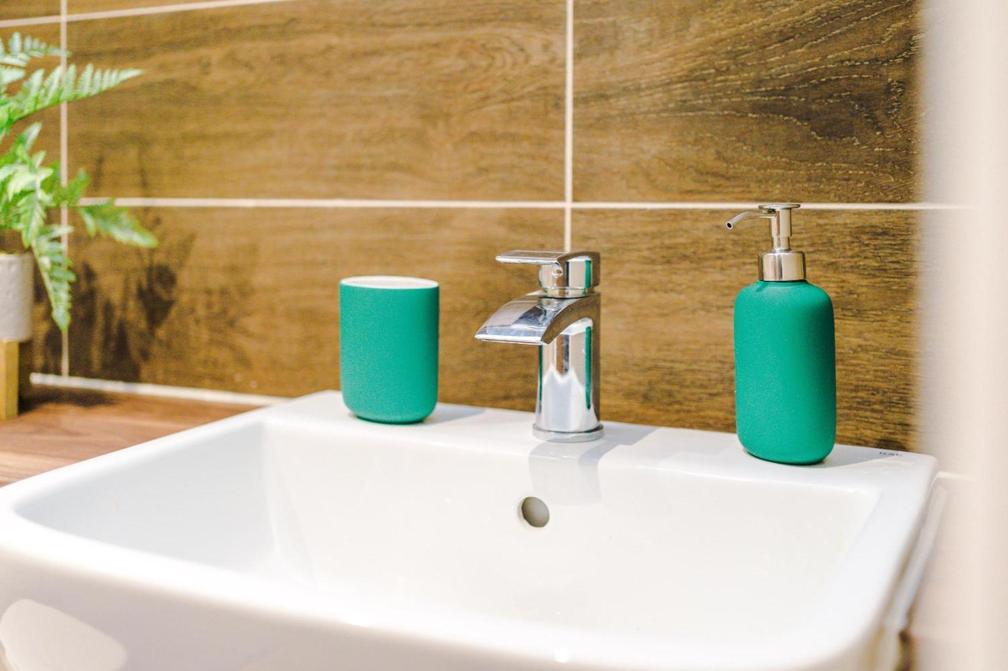Rest&recharge At Waterway House * Manchester