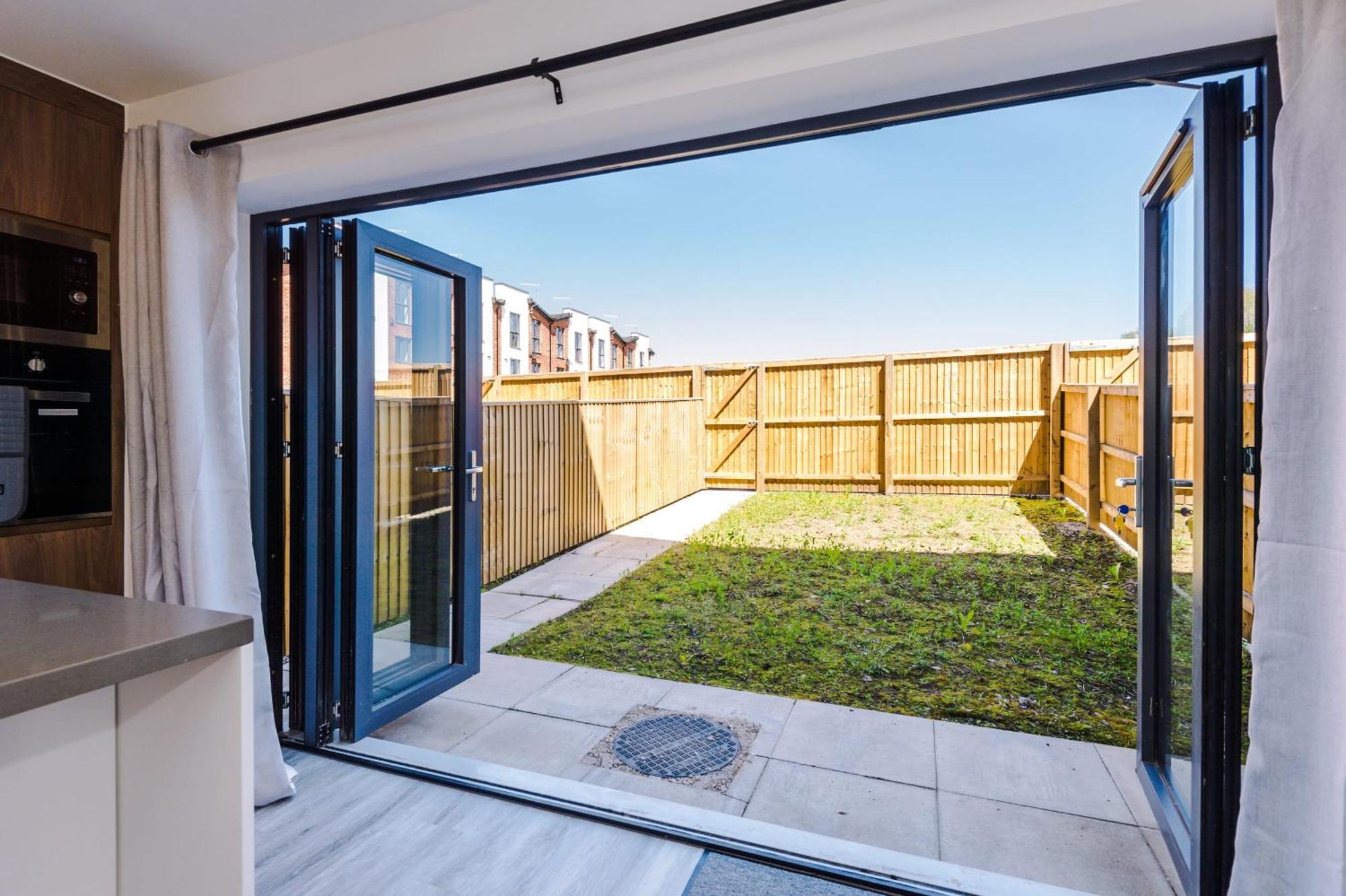 Rest&recharge At Waterway House * Manchester