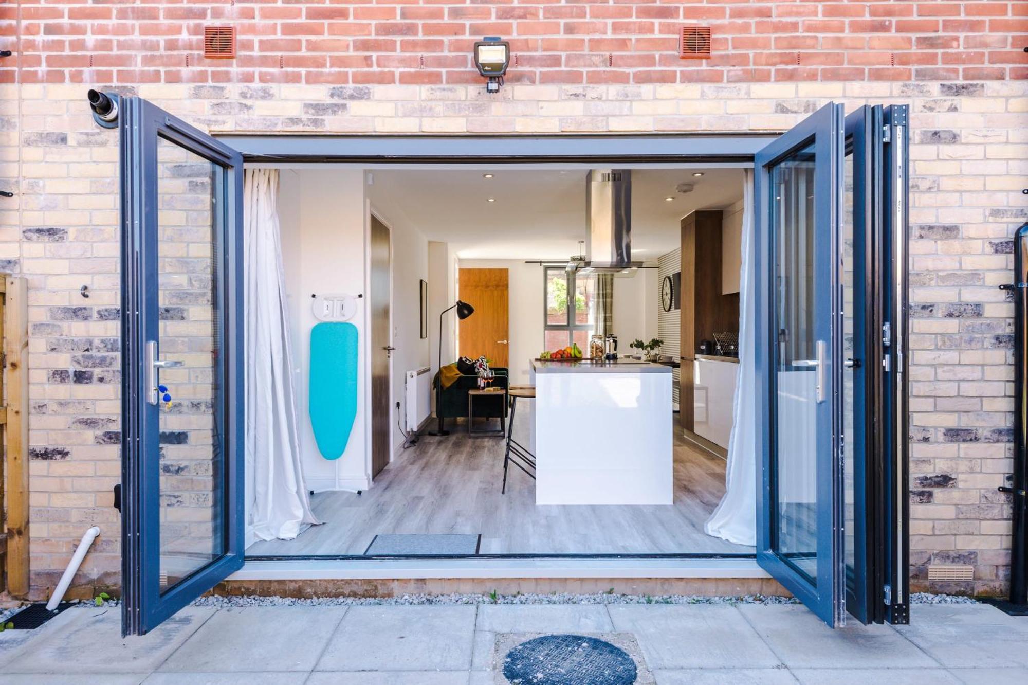 Rest&recharge At Waterway House Manchester