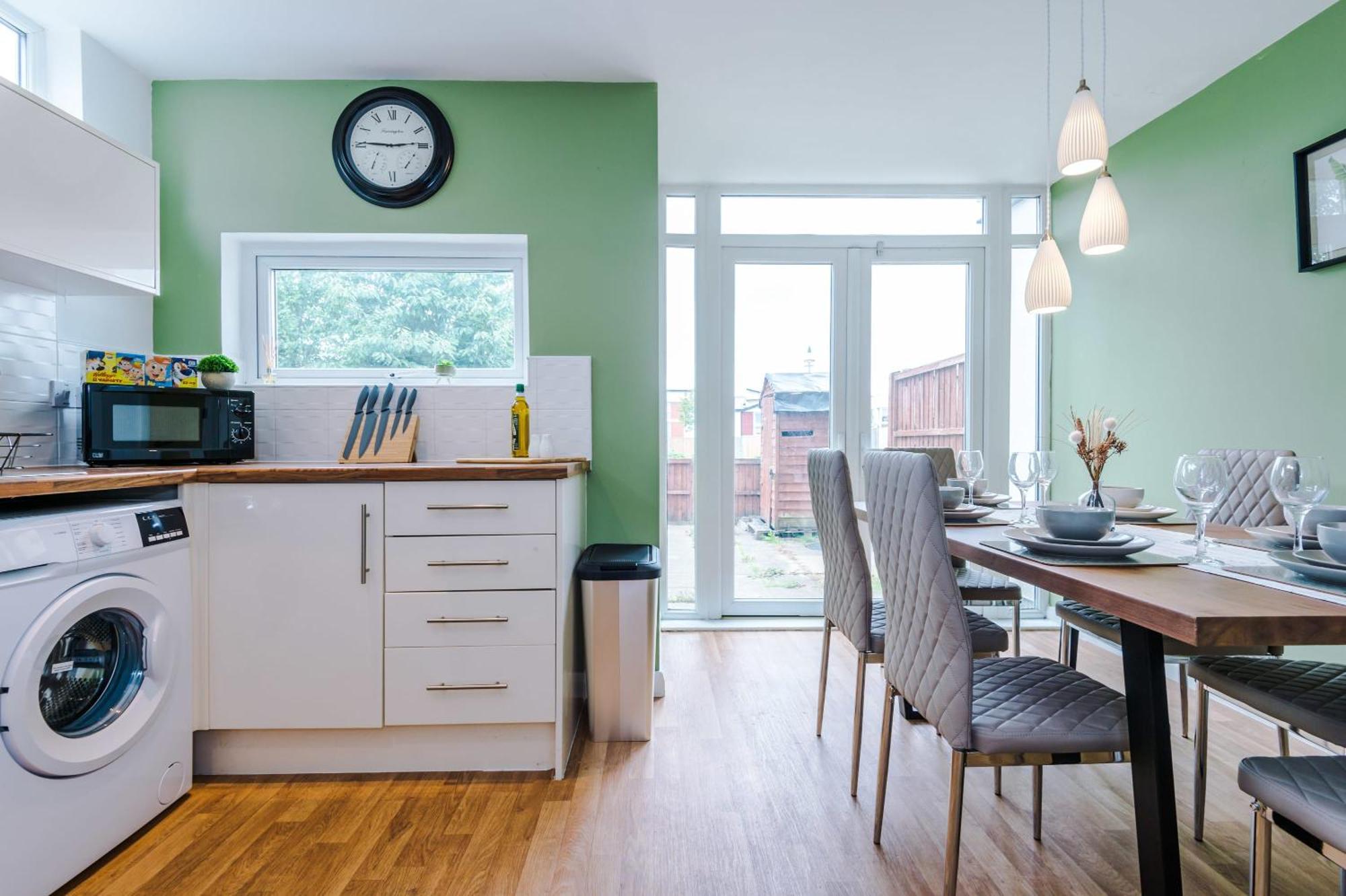 Townhouse 5mins To Centre And Etihad - Free Secure Parking *