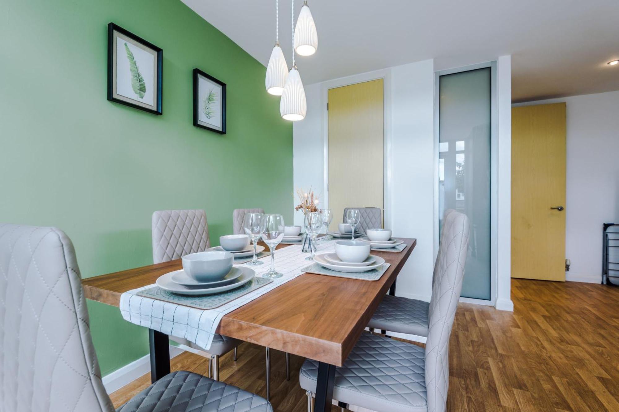 Townhouse 5mins To Centre And Etihad - Free Secure Parking *