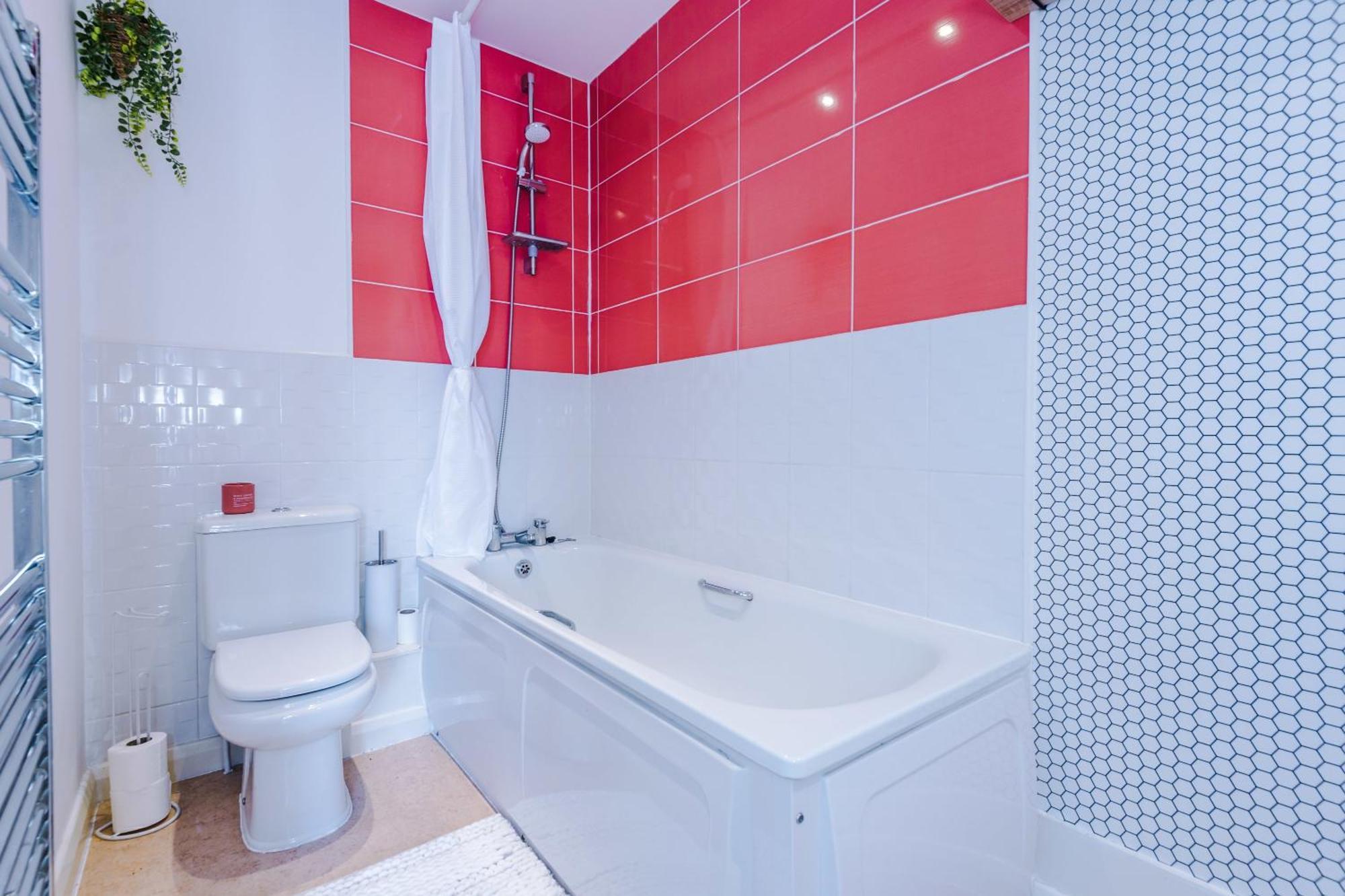 Townhouse 5mins To Centre And Etihad - Free Secure Parking *