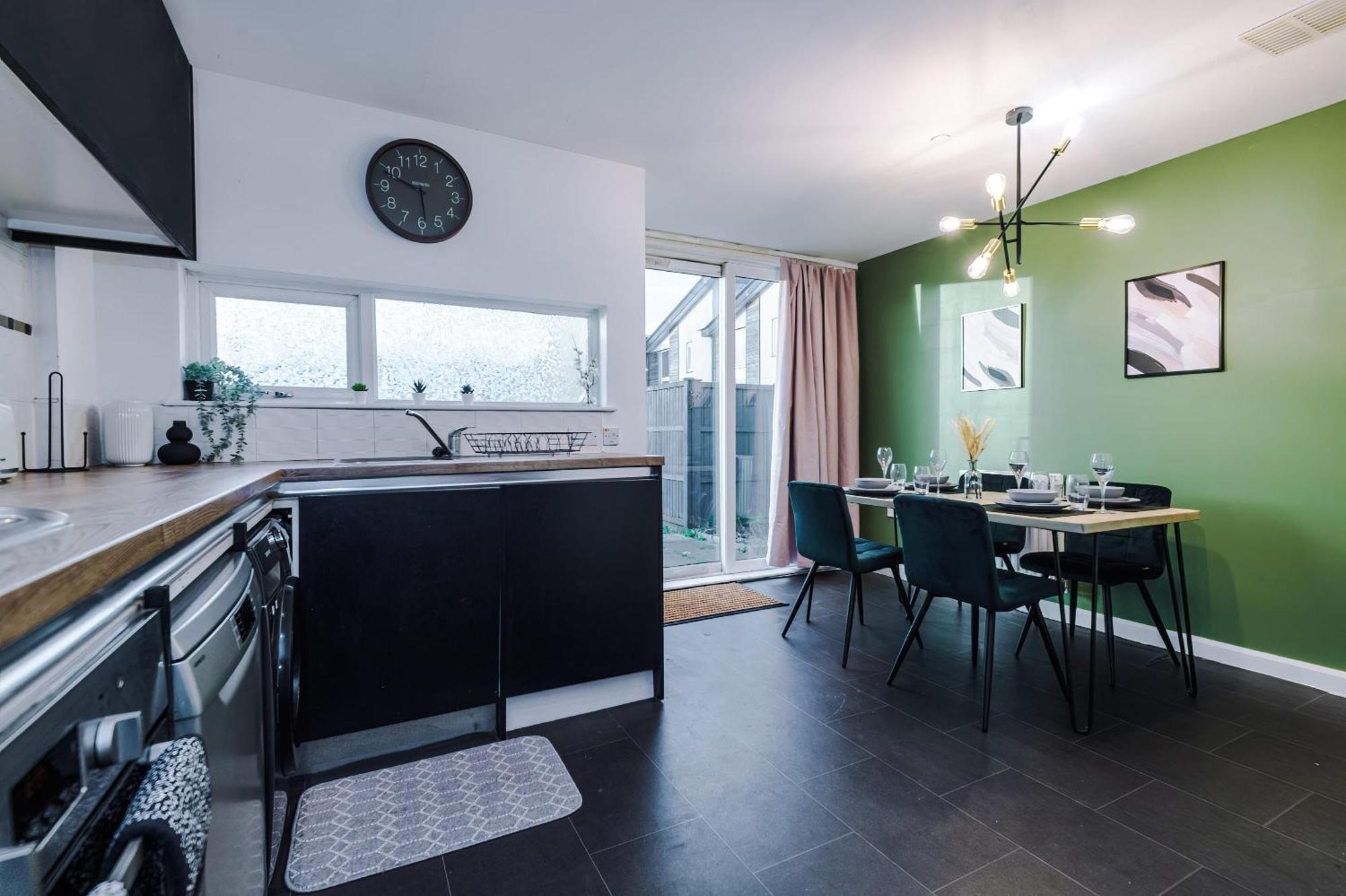 Rest&recharge At A Spacious Townhouse By The Etihad Vakantiehuis *