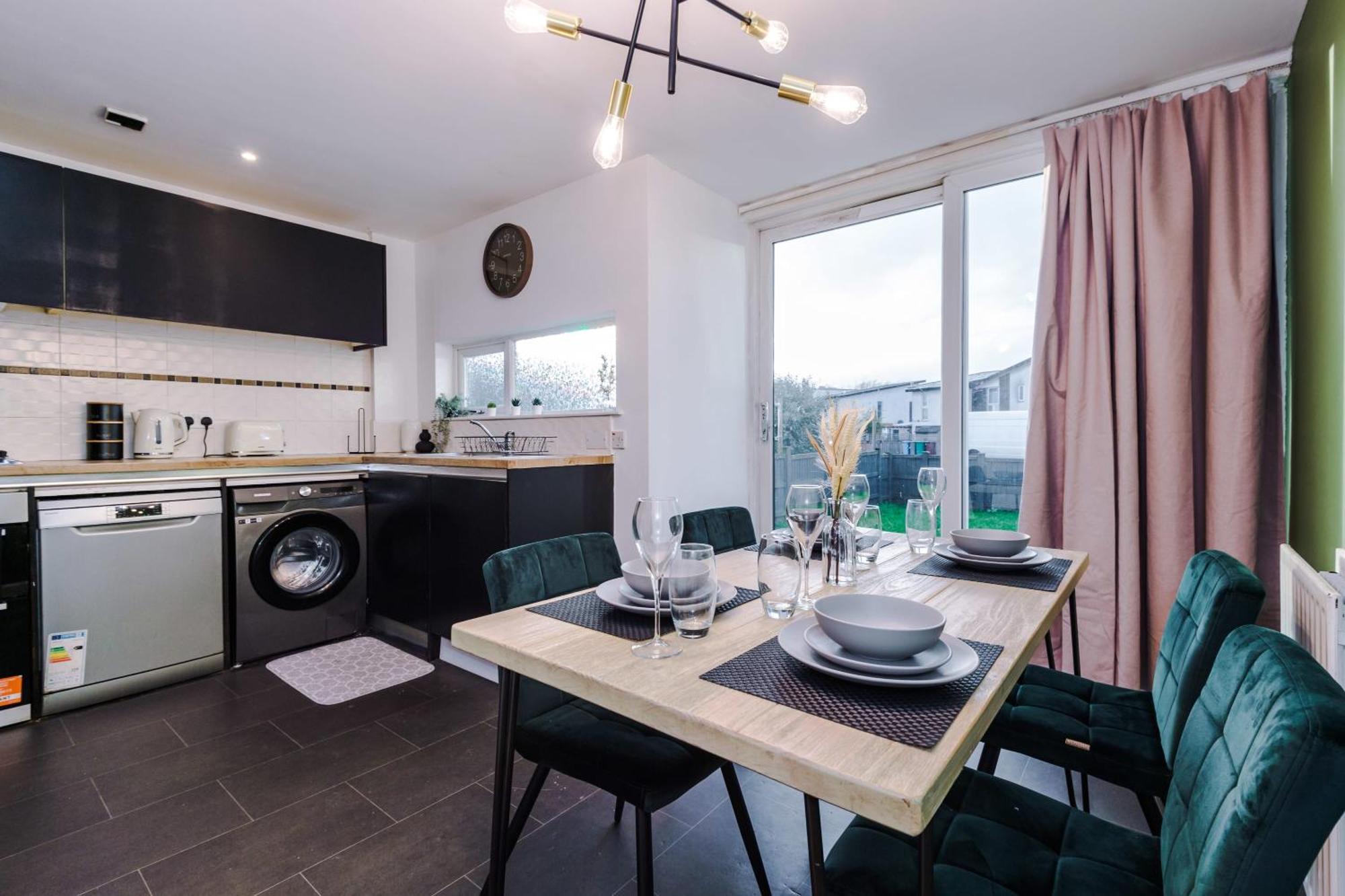 Rest&recharge At A Spacious Townhouse By The Etihad Vakantiehuis Manchester