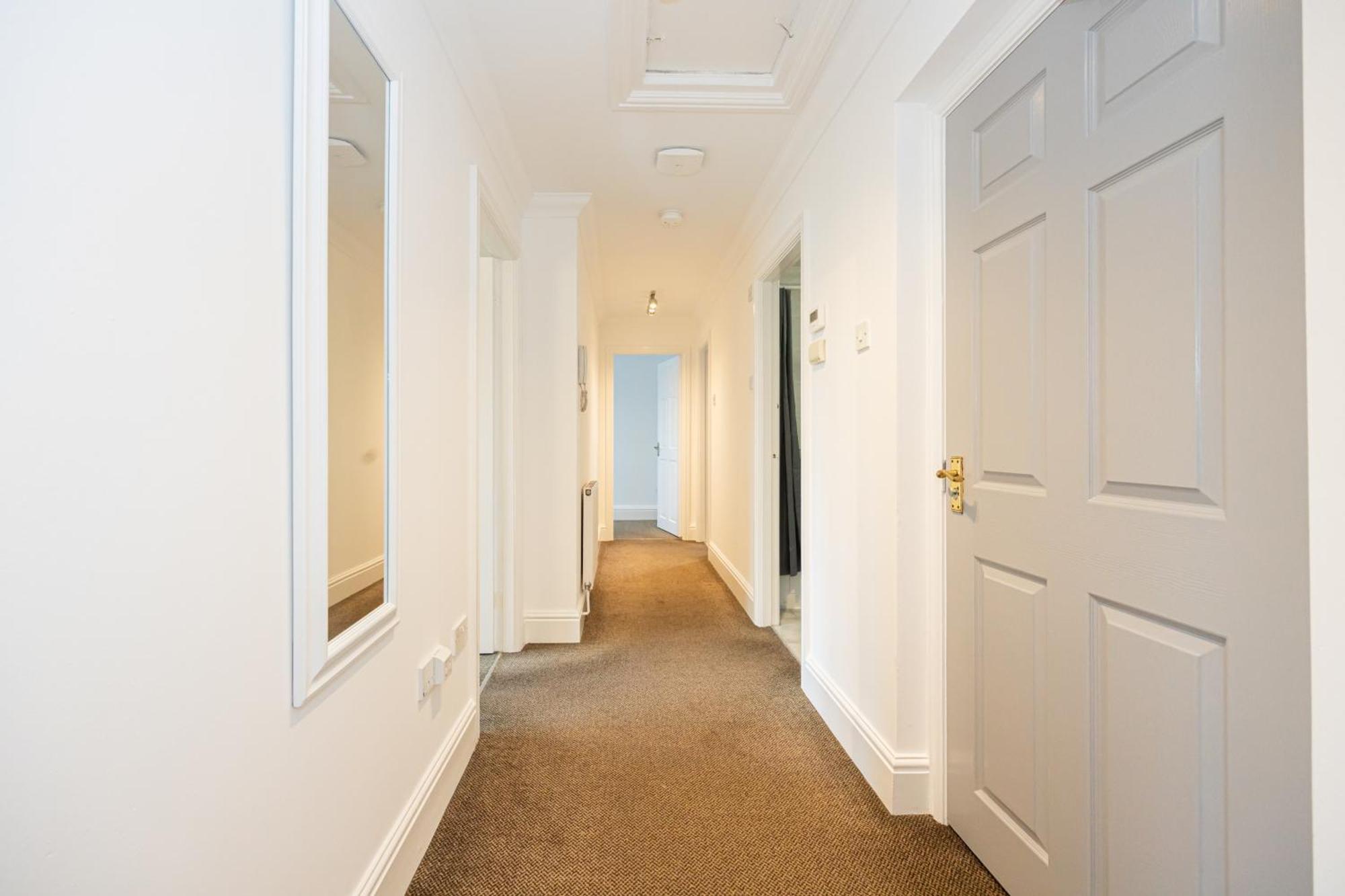 The Burton- Free Gated Parking Apartment