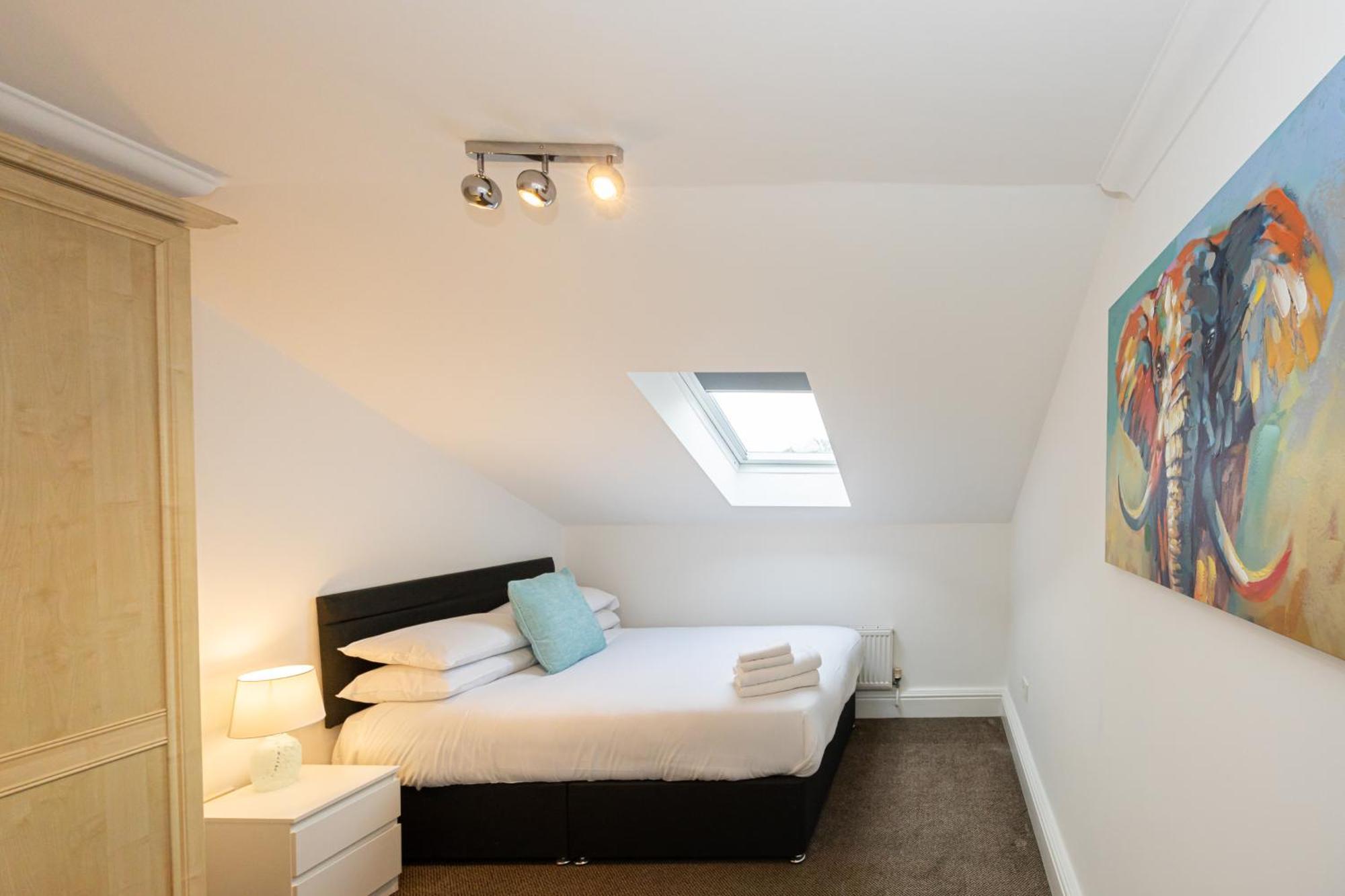 Apartment The Burton- Free Gated Parking *