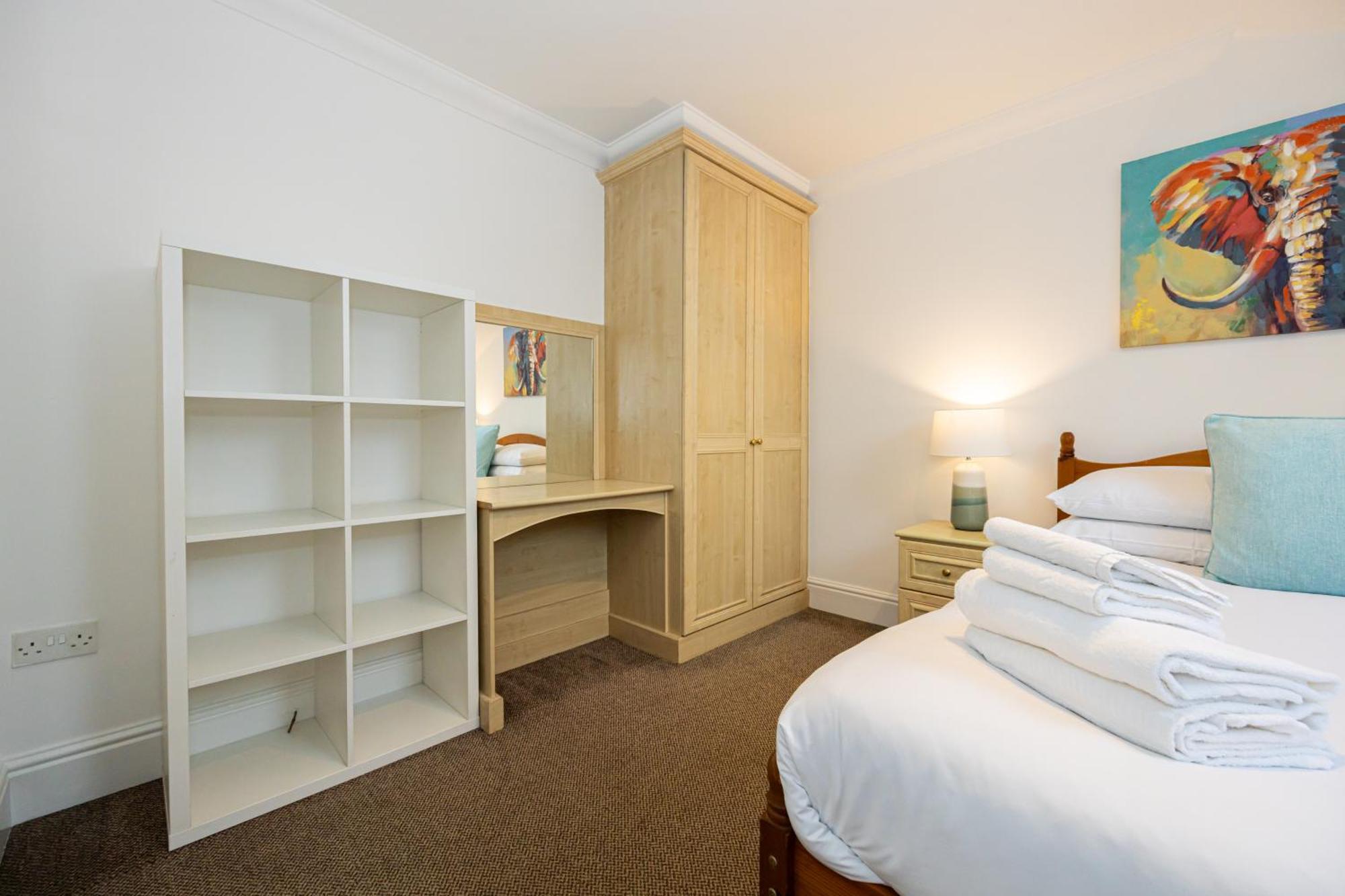 The Burton- Free Gated Parking Apartment Manchester