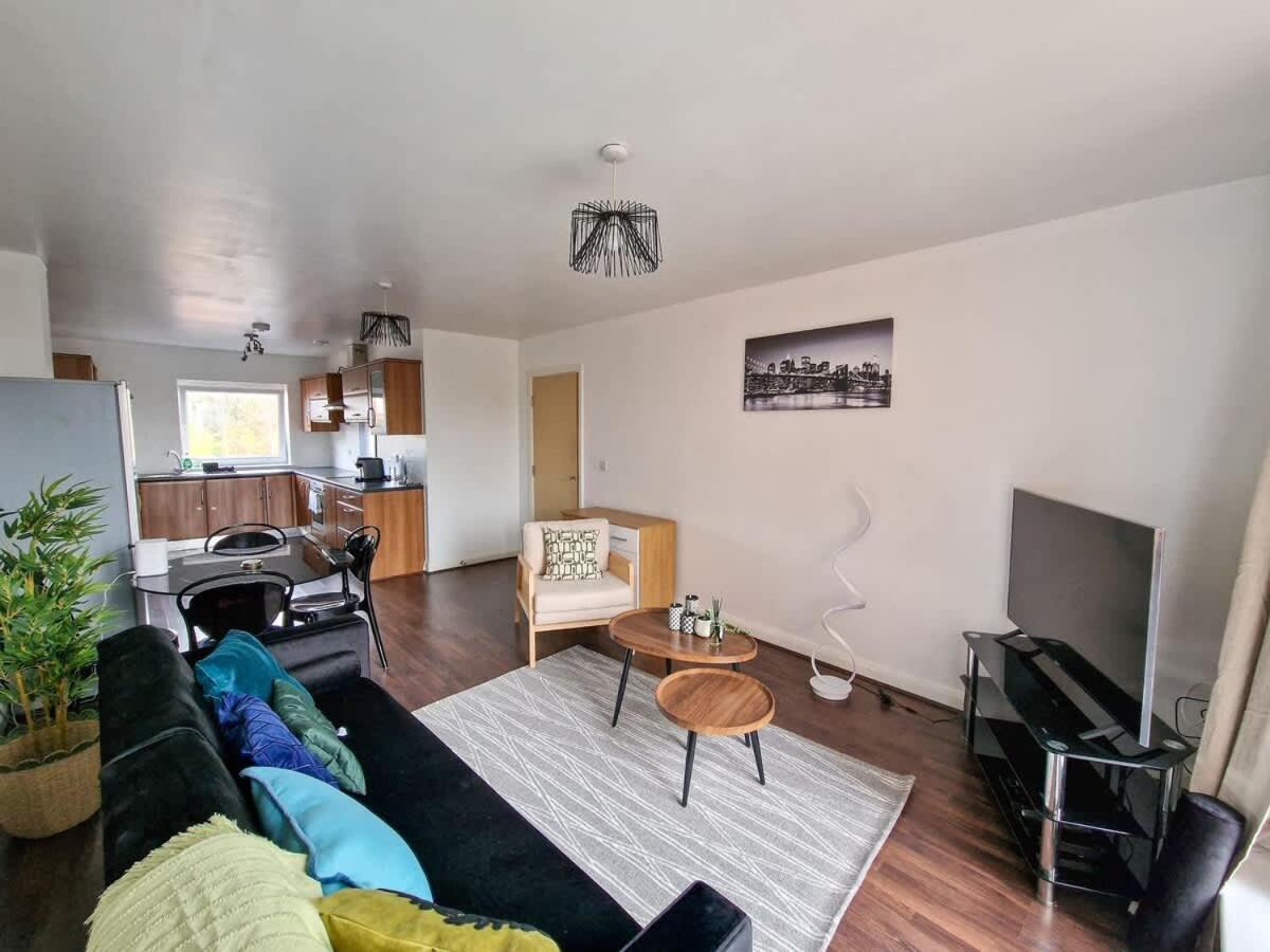 Lovely 3 Bed Close To Centre By Superhost Apartment