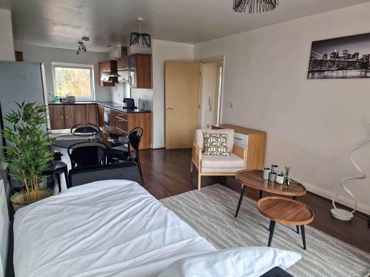 Lovely 3 Bed Close To Centre By Superhost Apartment