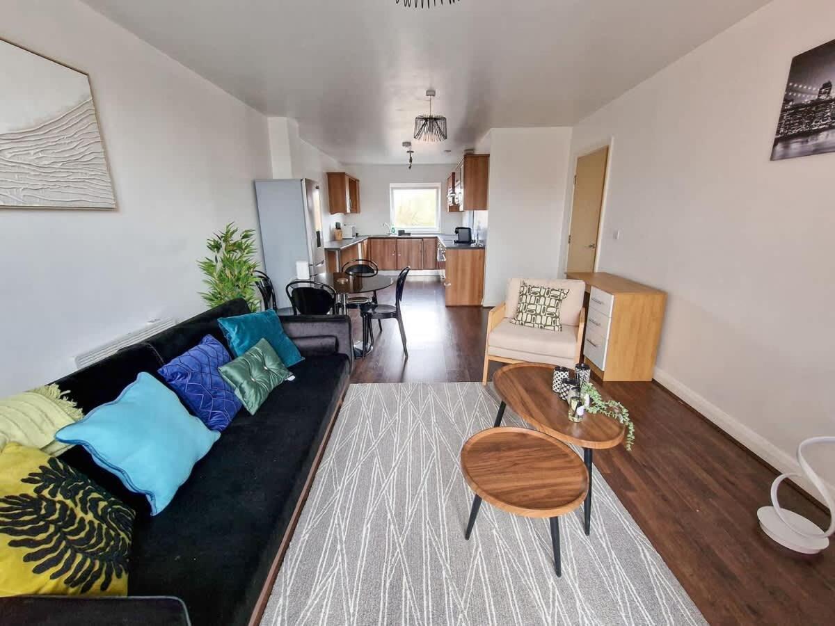 Lovely 3 Bed Close To Centre By Superhost Apartment