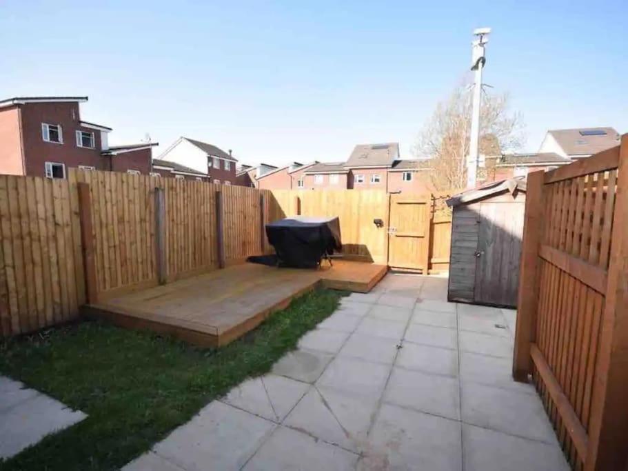 Modern 4-bed House Free Parking Walking Distance To Coop Live , Etihad, Ancoats And Centre Holiday home