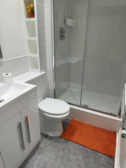 Modern 4-bed House Free Parking Walking Distance To Coop Live , Etihad, Ancoats And Centre Holiday home *