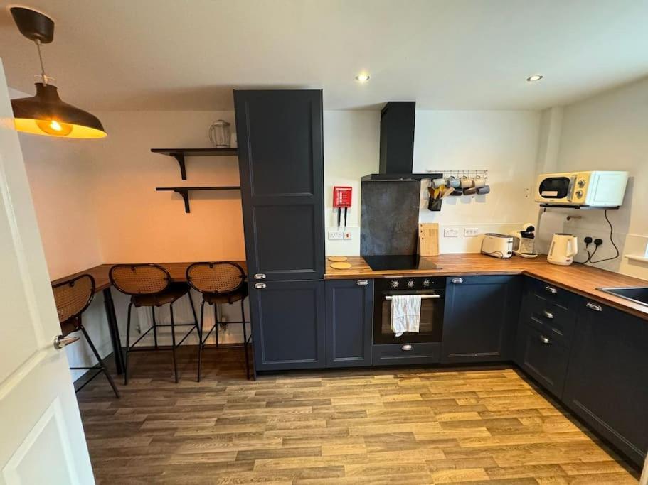 Modern 4-bed House Free Parking Walking Distance To Coop Live , Etihad, Ancoats And Centre Holiday home *
