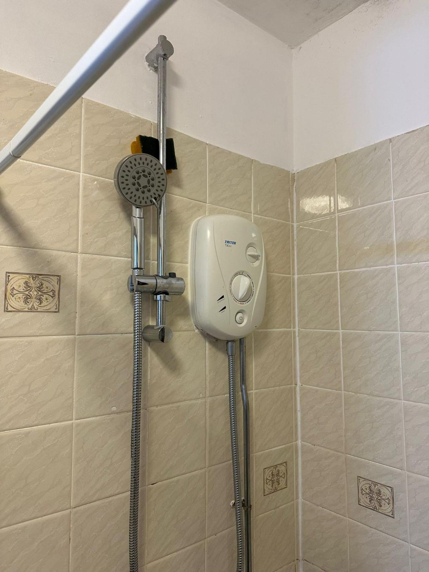 Lively 1 Bed Flat * Manchester
