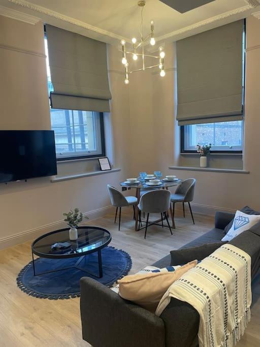 Apartment Swanky Stylish Space