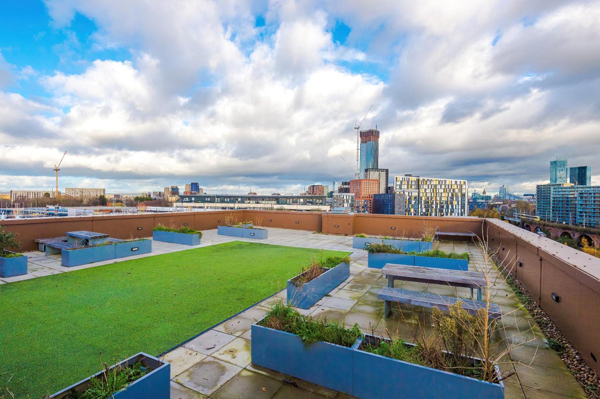 Digital Nomad Hq Stylish Flat, Workspace & Wifi Manchester